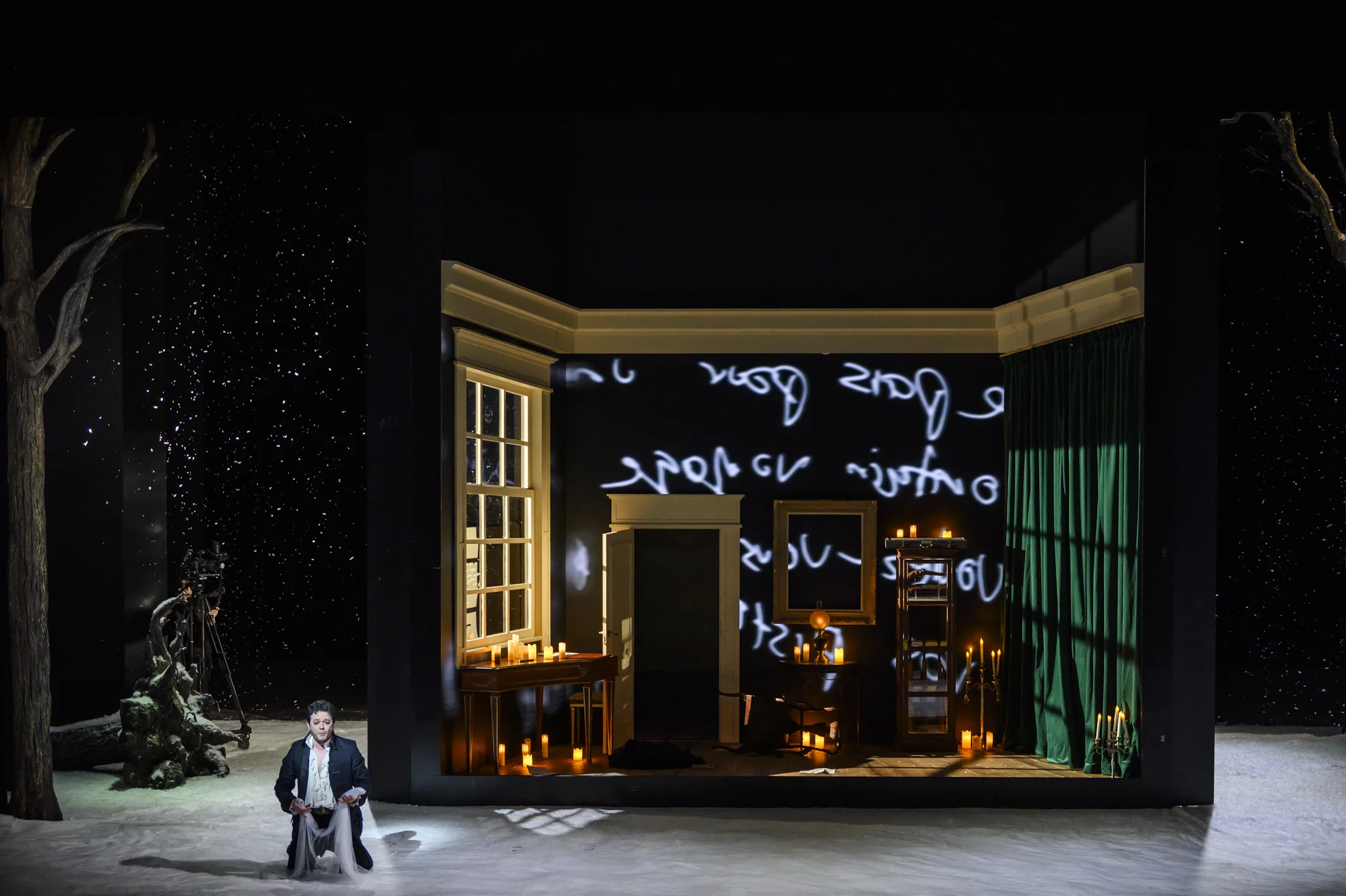 Décor de maison en écrans LED sur la scène de l'Opéra Royal de Wallonie pour Werther de Massenet